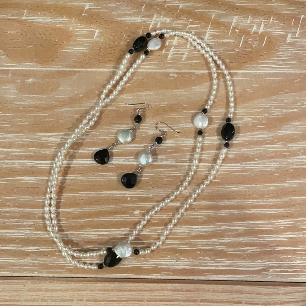 Fresh Water Pearl and Black Onyx Necklace and Earring Set